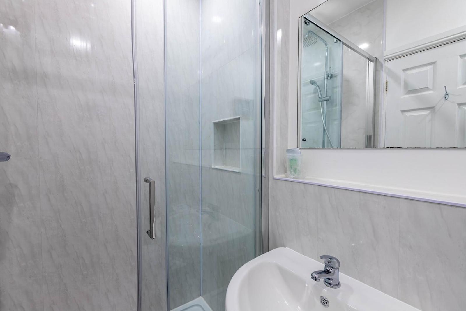 Windermere Studio Rooms - With Free Car Parking Onsite Экстерьер фото