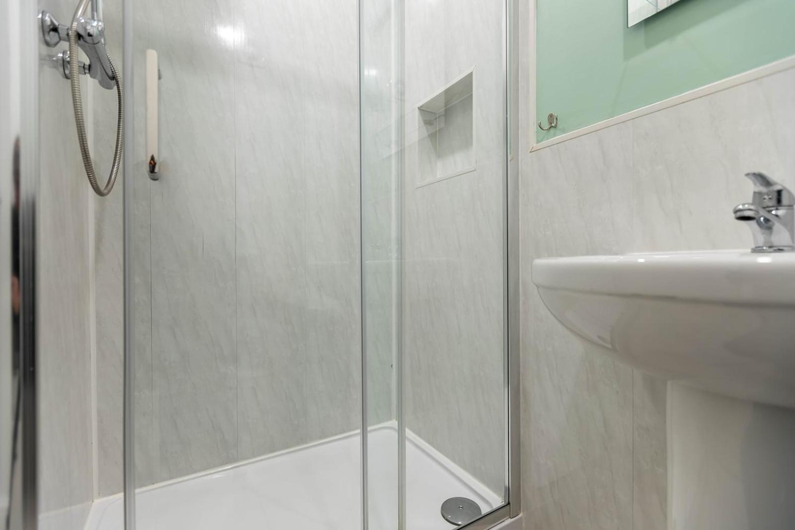 Windermere Studio Rooms - With Free Car Parking Onsite Экстерьер фото
