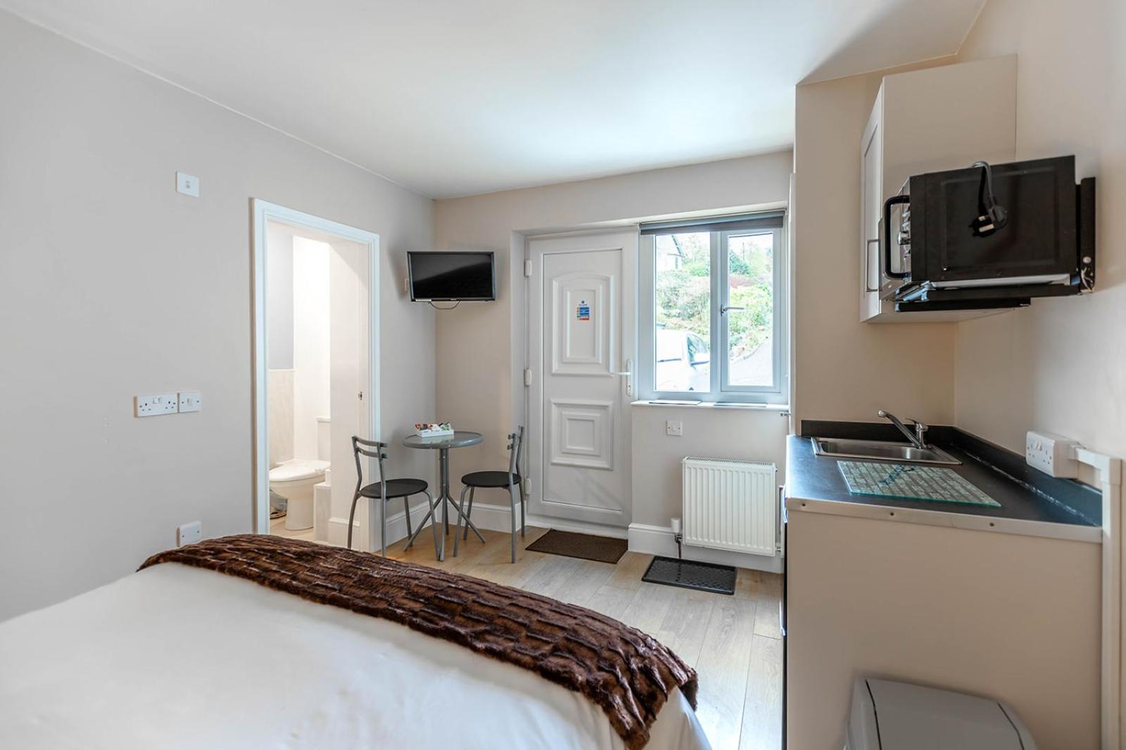 Windermere Studio Rooms - With Free Car Parking Onsite Экстерьер фото
