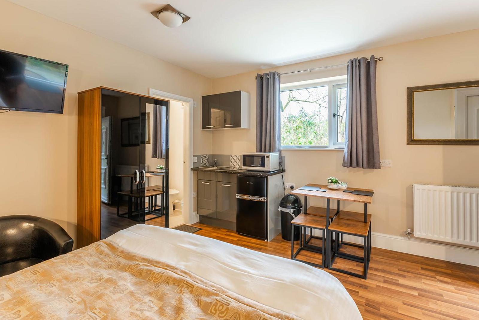 Windermere Studio Rooms - With Free Car Parking Onsite Экстерьер фото
