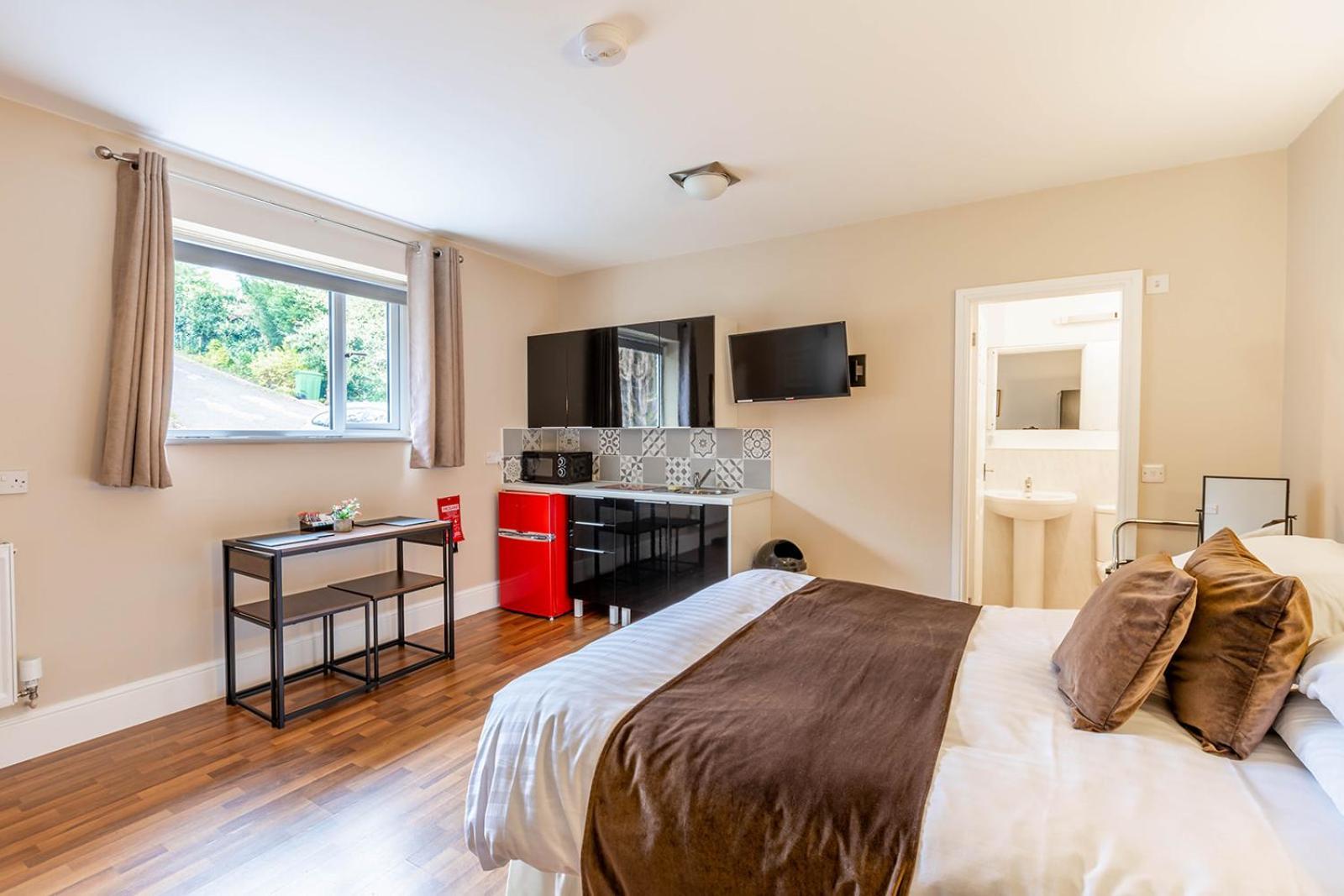 Windermere Studio Rooms - With Free Car Parking Onsite Экстерьер фото