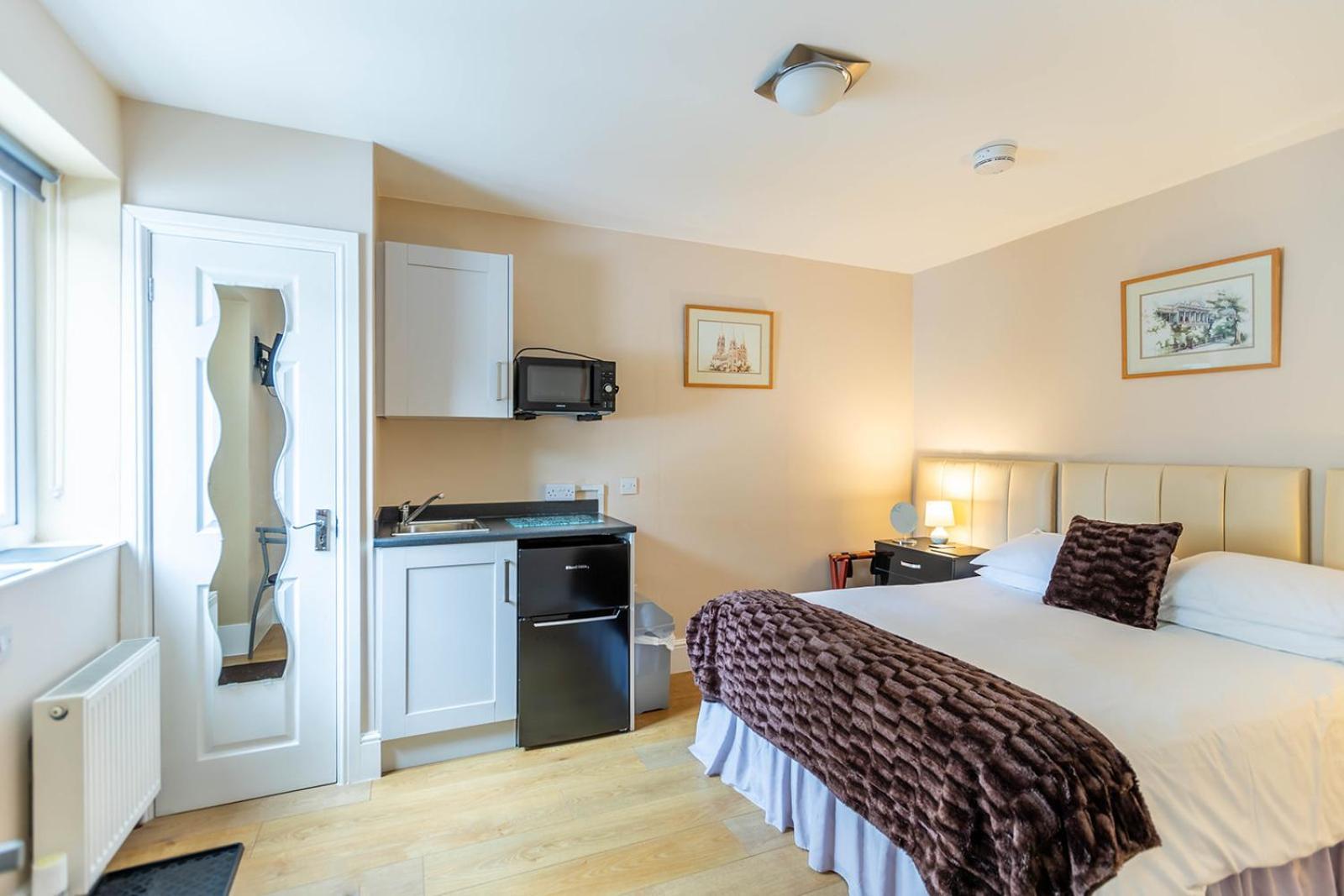 Windermere Studio Rooms - With Free Car Parking Onsite Экстерьер фото